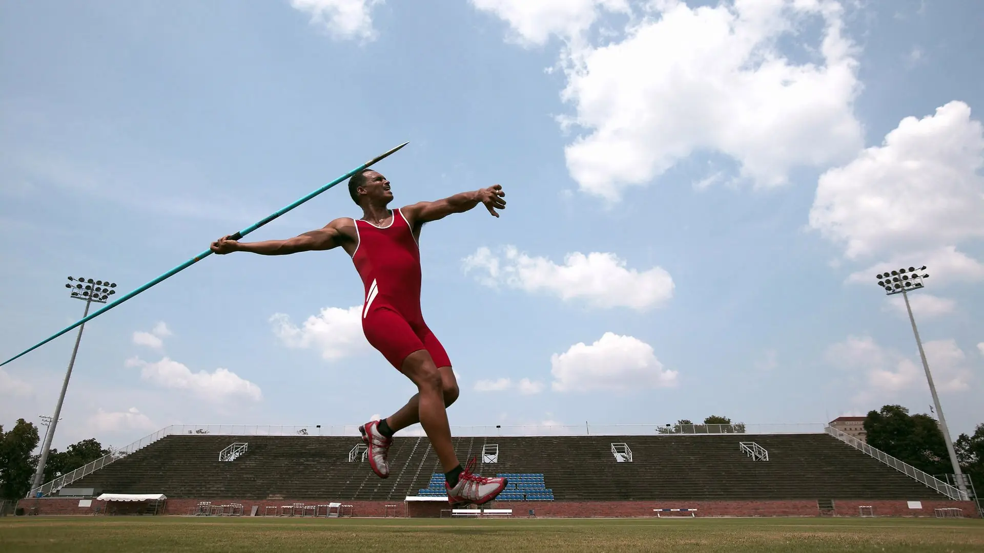 青少年“梦想之路”主题公益旅程在全国多地持续展开，弘扬拼搏精神